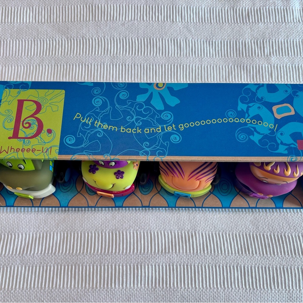 B. Wheeee-ls! Colorful pull back and let go toy set - Multicolor